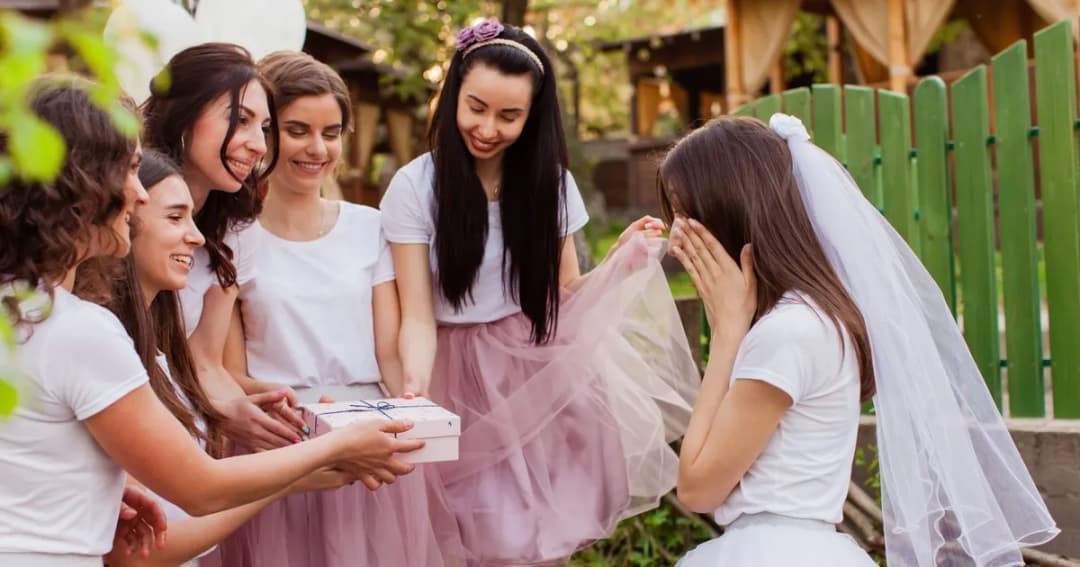 Najlepsze pomysły na prezent na wieczór panieński, które zachwycą każdą pannę młodą