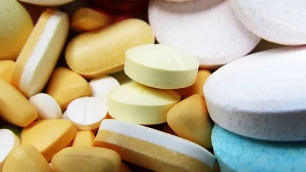 Czy suplementy diety są szkodliwe? Odkryj niebezpieczeństwa i ryzyko